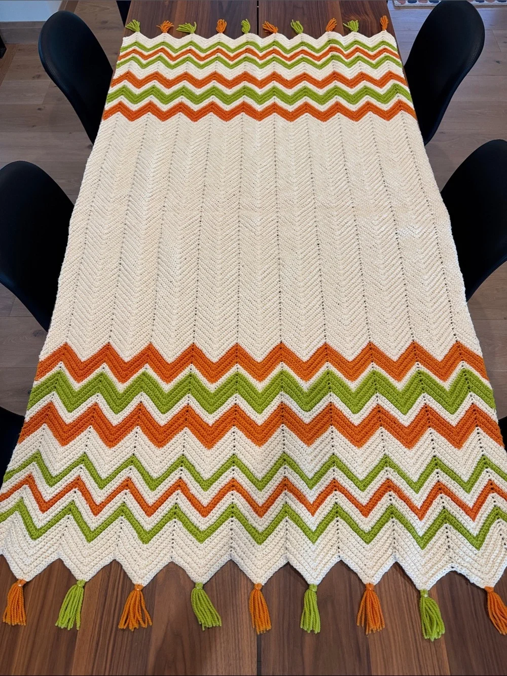 VINTAGE crochet throw blanket in excellent condition - cream, green and orange